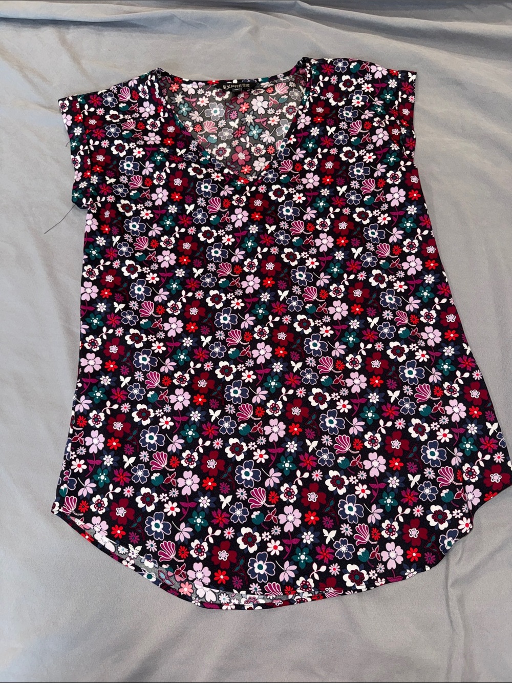 3/$16!!Floral V-Neck Short Sleeve Top - Black with Pink & Red Flowers